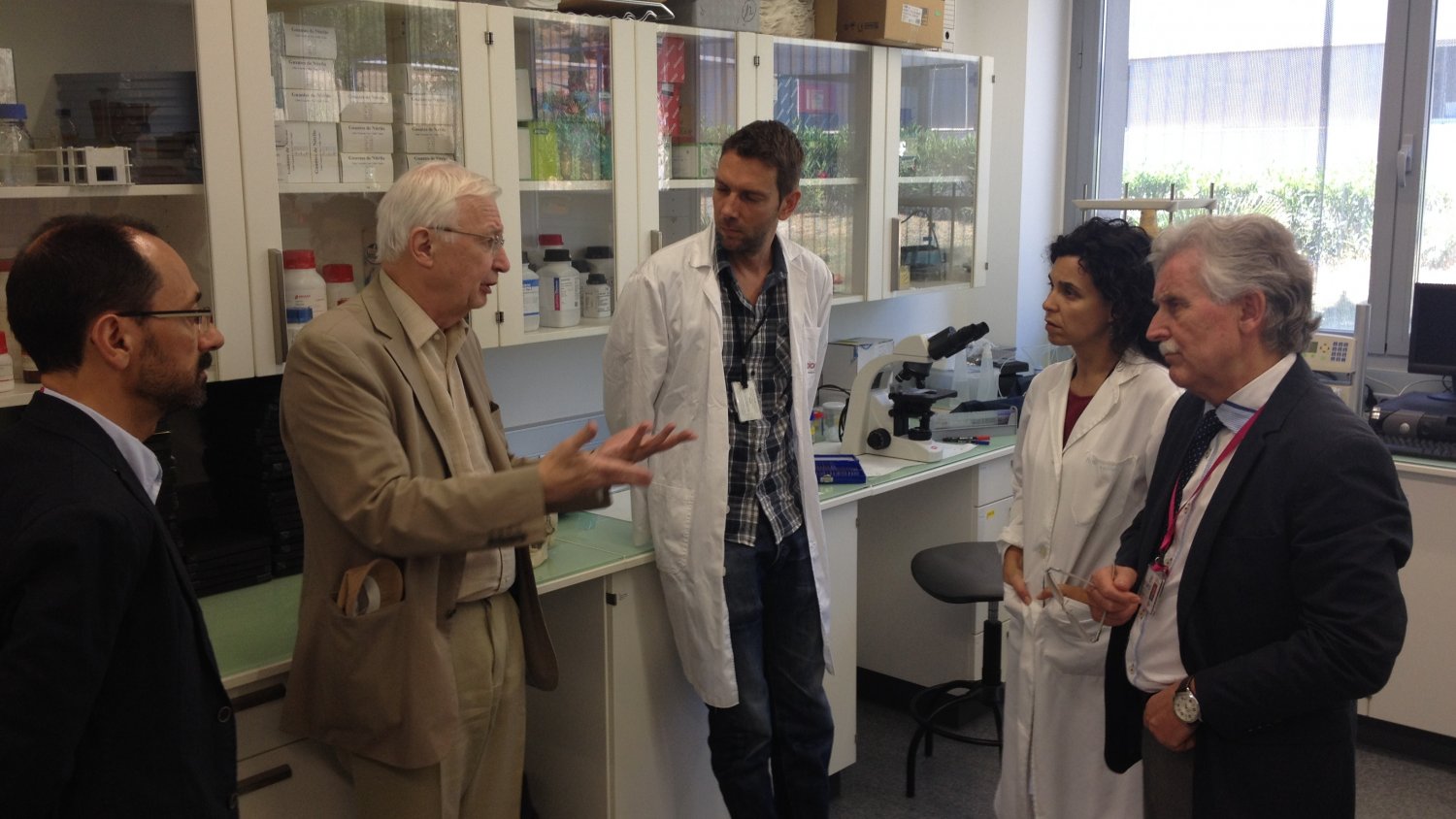 Jean-Marie Lehn visita el Centro Andaluz de Nanomedicina y Biotecnología