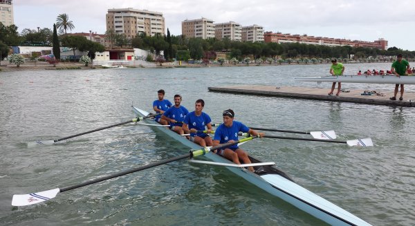 El Real Club Mediterráneo logra ocho medallas en el Andaluz de Remo Olímpico