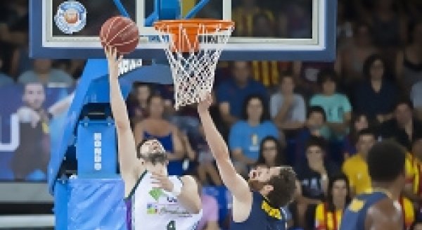 Unicaja cae ante el FC Barcelona por un ajustado 77-74