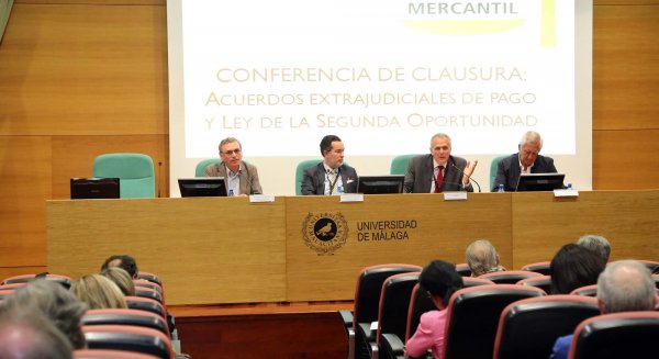 Los jueces y la universidad se unen en un foro sobre derecho mercantil