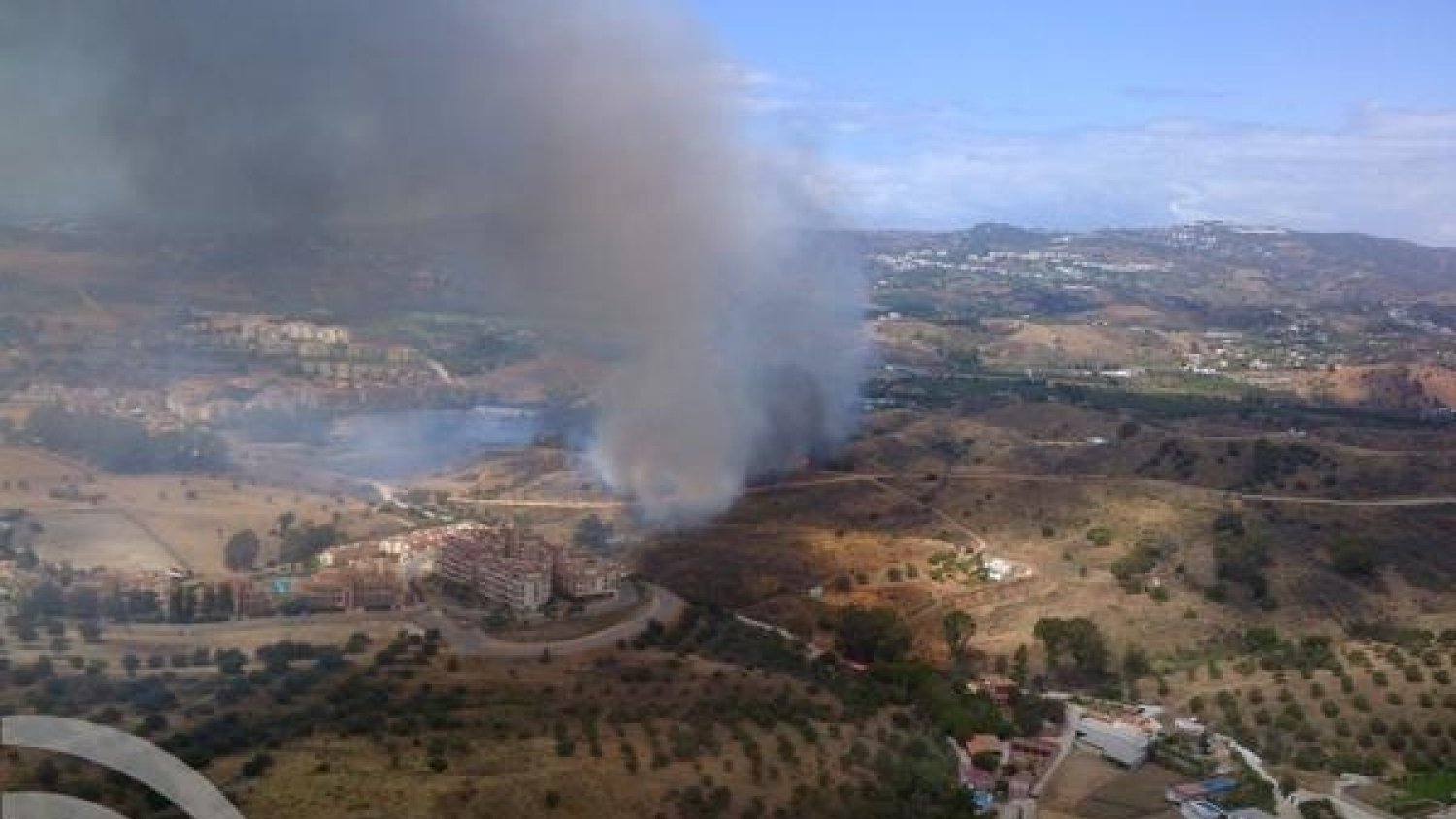 Declarado un incendio en una zona de pasto en el paraje Cuesta Bermeja en Mijas