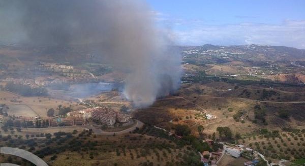 Declarado un incendio en una zona de pasto en el paraje Cuesta Bermeja en Mijas