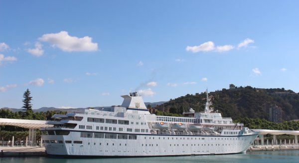 El buque de crucero 'Aegean Odyssey' realiza su escala inaugural en el puerto