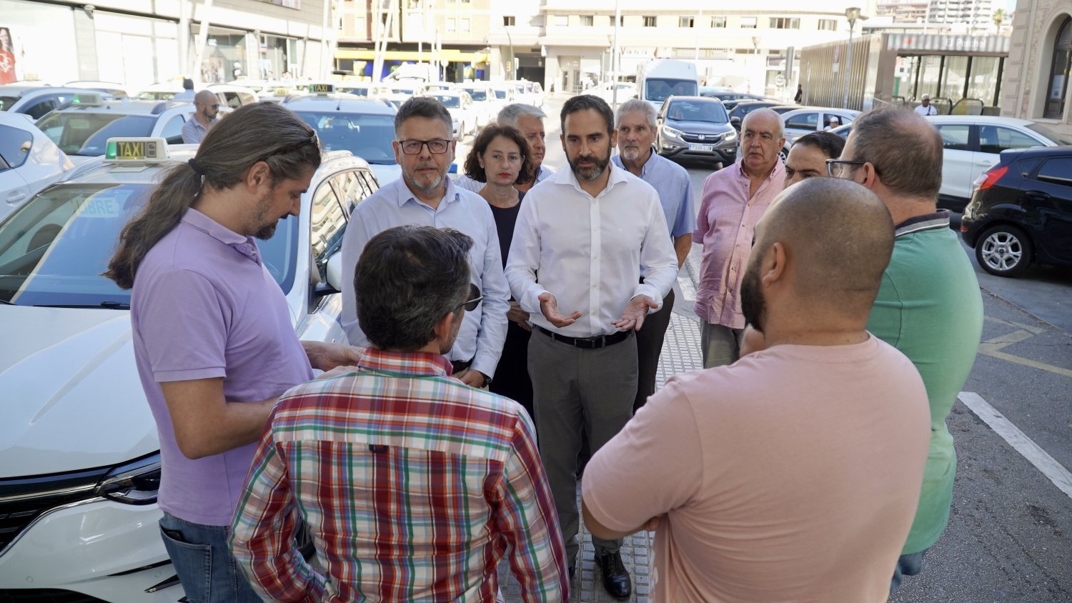 Dani Pérez denuncia el rodillo de Moreno Bonilla para acabar con el sector del taxi en la provincia de Málaga