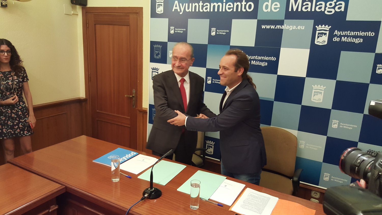 PP y C's llegan a un acuerdo de investidura y De la Torre será reelegido alcalde