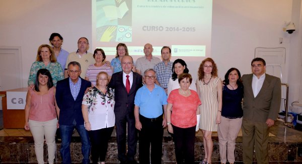 'Pintando garbanzos' y 'Amigos', obras ganadoras del concurso de Relatos Cortos para los centros de Educación Permanente