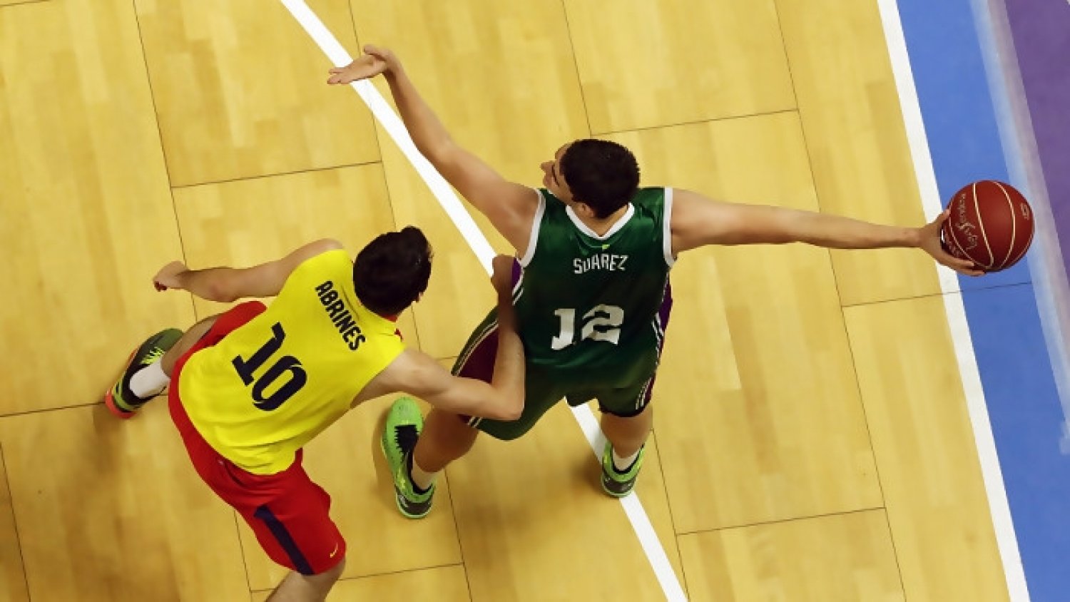 El Unicaja se agarra a la eliminatoria y vence al Barcelona (89-84)