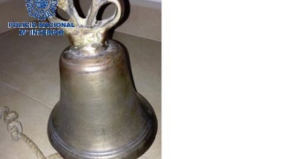 Detienen a dos personas por robar una campana del interior de una iglesia