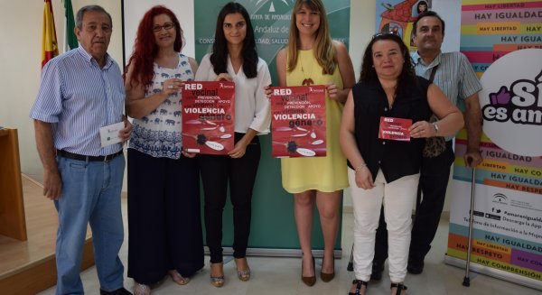 Formarán a 230 mujeres asociadas para que colaboren en sus barrios en la detección del maltrato