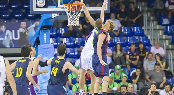 El Unicaja cae con estrépito en el primer partido de las semifinales ante el Barcelona (91-60)