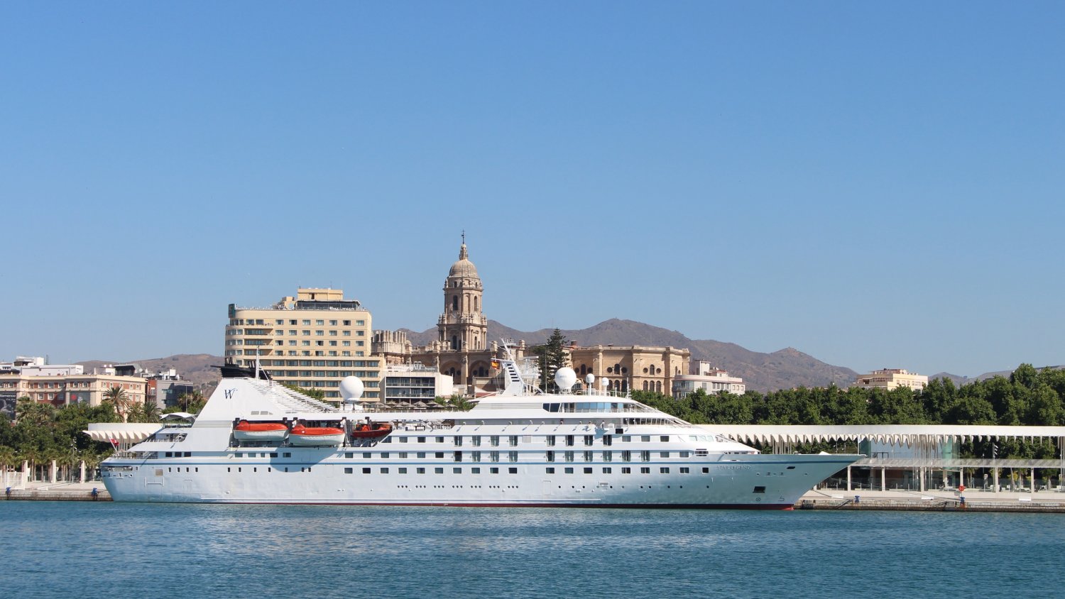 Los buques 'Star Legend' y 'Saga Sapphire' visitan este jueves el puerto por primera vez
