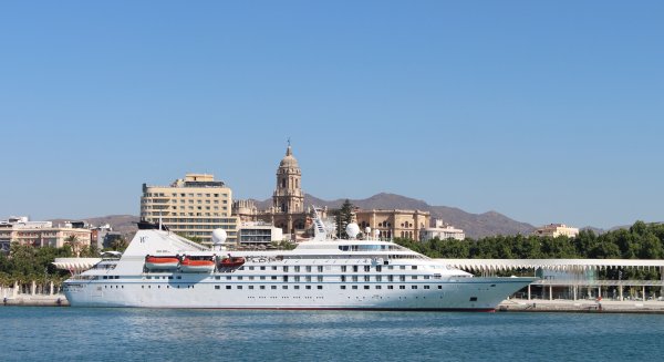 Los buques 'Star Legend' y 'Saga Sapphire' visitan este jueves el puerto por primera vez