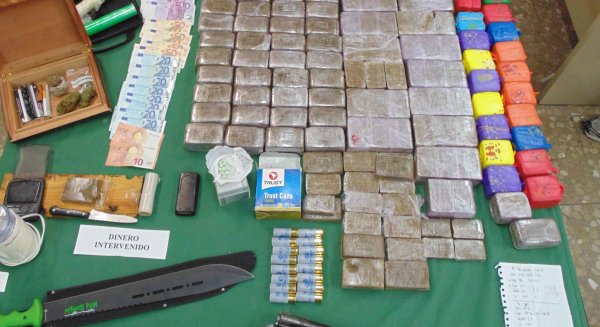 La Policía Nacional interviene 75 kilos de hachís y detiene a cuatro jóvenes por tráfico de drogas