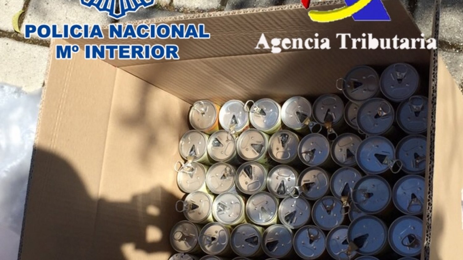 Detenidas 10 personas, ocho en Málaga, tras intervenir en el aeropuerto de Barajas 20 kilos de cocaína ocultos en latas de zumo