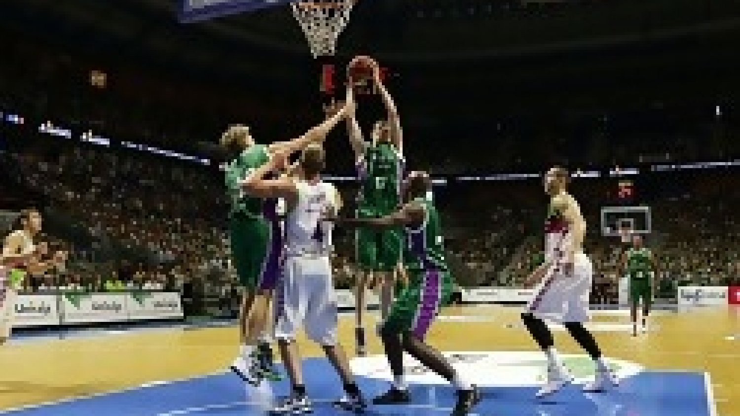 El Unicaja vence al Laboral Kutxa y jugará las semifinales contra el Barcelona