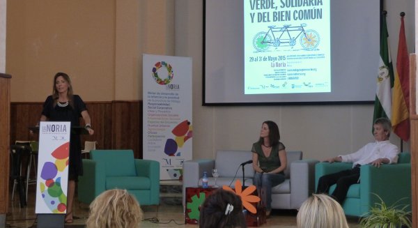 Medio millar de personas participan en la feria de 'Economía verde, solidaria y del bien común'