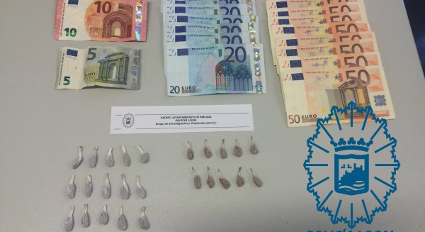 Detienen a tres individuos tras sorprenderlos traficando con drogas junto a un colegio