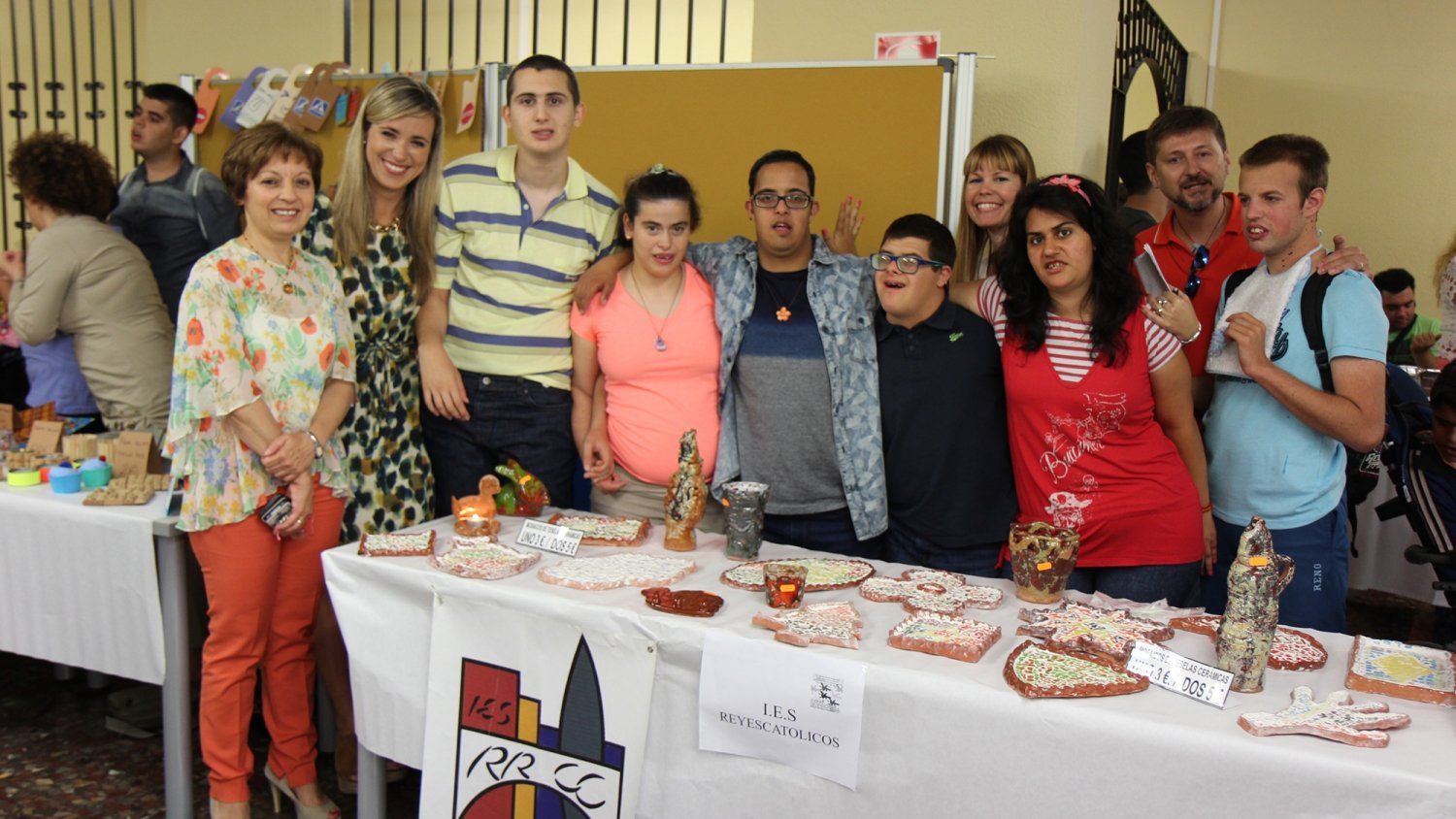 Alumnos con necesidades educativas especiales dan a conocer su producción artesana