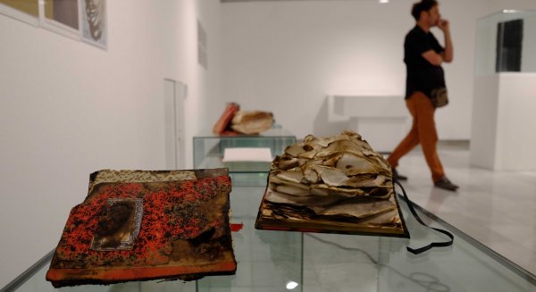 El Archivo Municipal acoge la muestra 'Fénixa', que evoca el mito del ave renacido