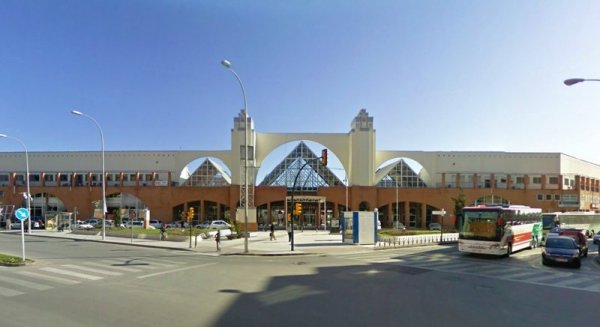 Una indigente apuñala a una camarera en la estación de autobuses de Málaga
