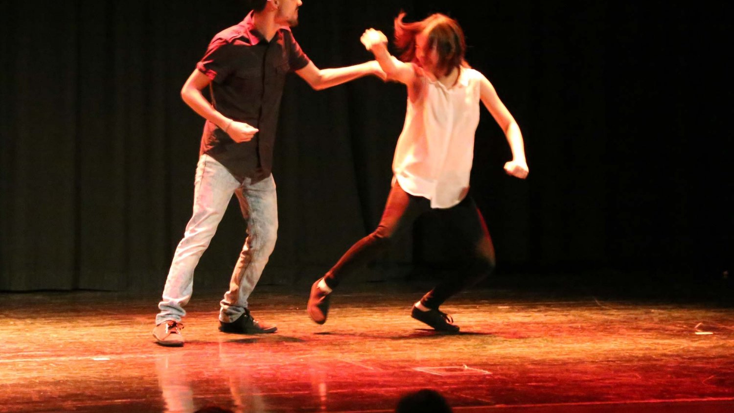Alumnos de la UMA interpretan la obra 'Quiéreme Bien', una iniciativa por la igualdad