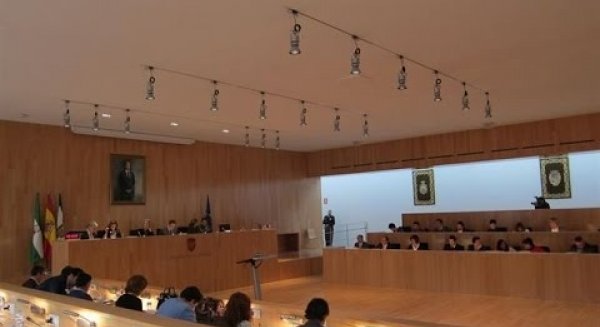 El PP vence en la Diputación y logra 15 asientos, el PSOE consigue 11, IU dos, C's dos y Málaga Ahora uno
