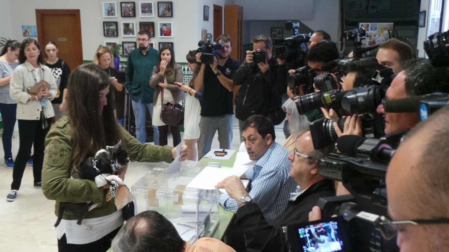 La participación alcanza un 45,10%  a las 18.00 horas, un 2,48 menos que en 2011