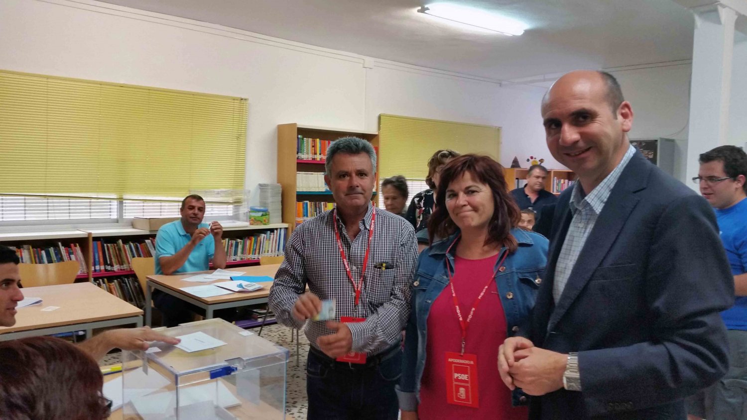Conejo anima a votar a los ciudadanos, que 