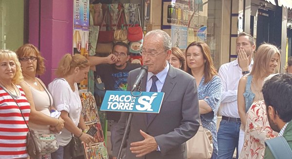 De la Torre destaca la importancia que pueden tener los cruceristas para el comercio local