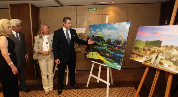 Muñoz destaca que el nuevo parque acuático de Marbella 
