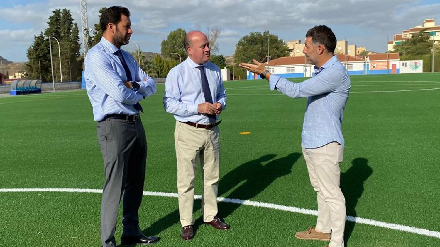 Concluidos los trabajos de instalación del nuevo césped artificial del Estadio Ciudad de Antequera