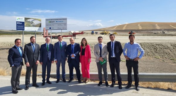 La Junta pone a disposición de la industria andaluza 60 millones para abaratar la factura energética