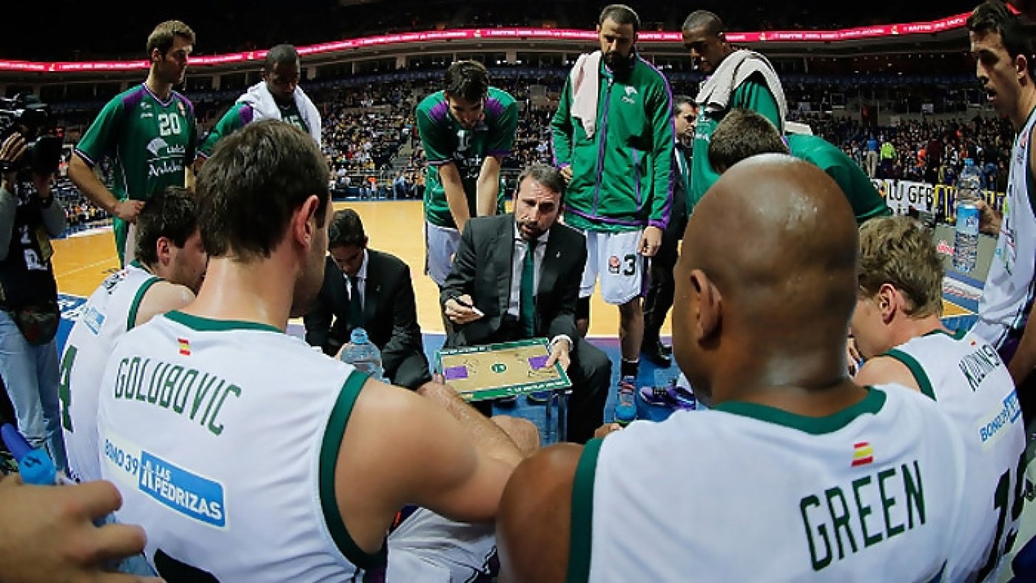 El Unicaja visita al Obradoiro para abrochar la segunda plaza