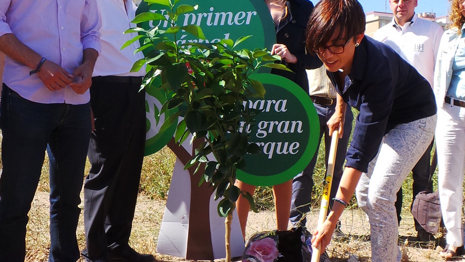 Gámez creará un gran parque público de Málaga en los terrenos de Repsol