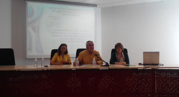 Junta y Ayuntamiento de Torrox presentan un plan para potenciar la prevención y promoción de la salud