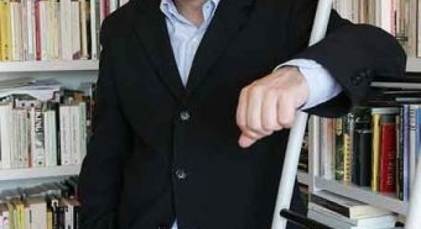 El escritor Javier Vela lleva 'Hotel Origen' al Centro Cultural Generación del 27