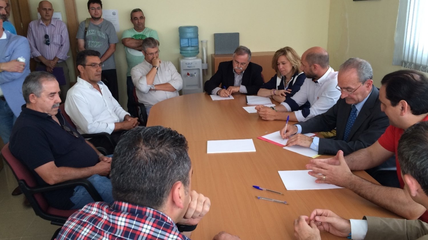 De la Torre propone que los ingresos por transmisión de licencias se inviertan en la mejora del sector del taxi
