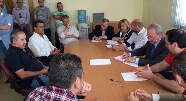 De la Torre propone que los ingresos por transmisión de licencias se inviertan en la mejora del sector del taxi