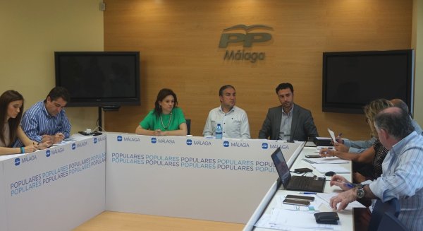 El PP de Málaga apoya la estrategia regional de la formación en el debate de investidura