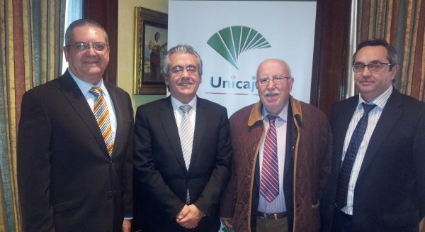 Unicaja renueva su apoyo a comerciantes y empresarios de Torremolinos de la ACET