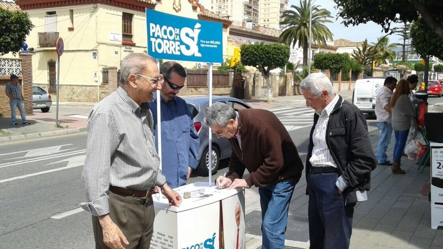 De la Torre se reúne con vecinos para abordar propuestas e incluirlas en su programa para el 24M