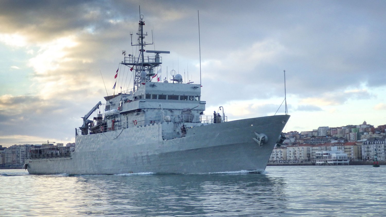 El patrullero de la Armada 'Atalaya' recala en Málaga