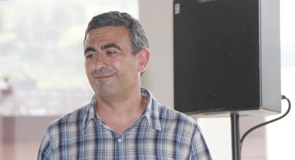 Humor y política, protagonistas del encuentro de Carmelo Moreno