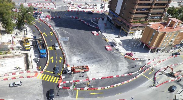 Finaliza la reposición de calzada y restitución de acerado en la glorieta de Albert Camus