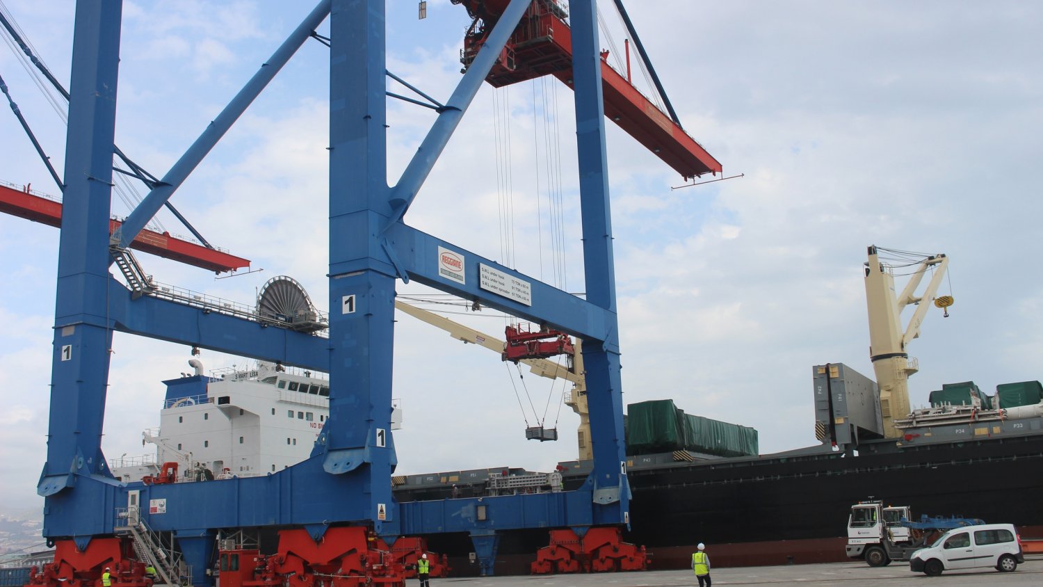 Llegan al Puerto 6 pasarelas de acceso a aeronaves