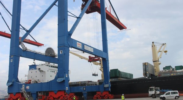Llegan al Puerto 6 pasarelas de acceso a aeronaves