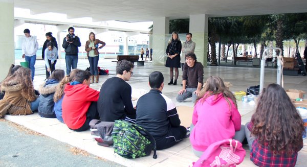Los talleres creativos en la sala El Palmeral albergan 400 escolares