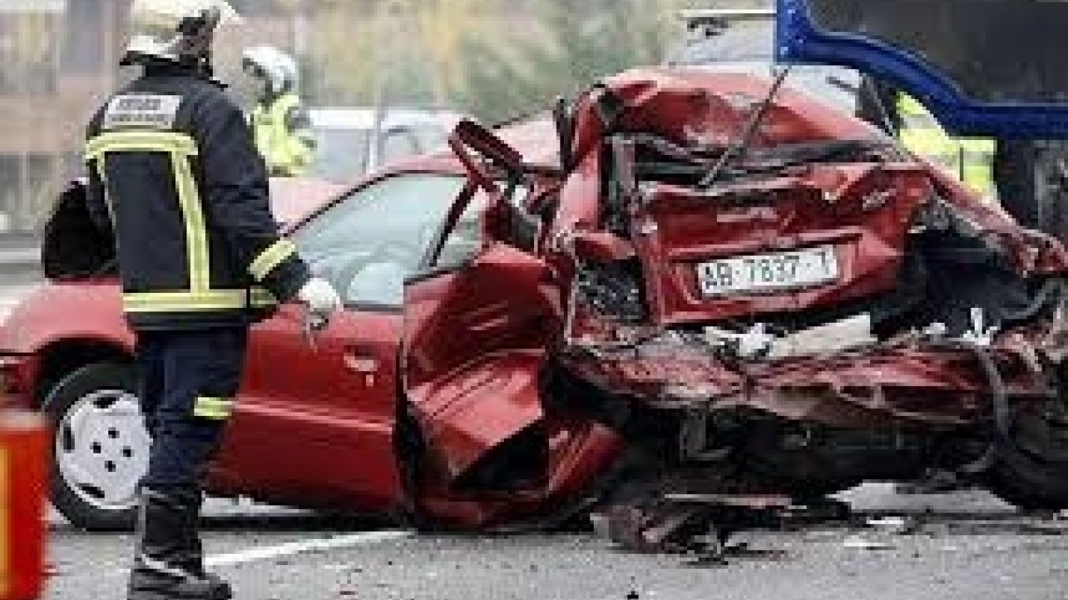 Fallece una persona tras salirse de la vía el vehículo en el que viajaba