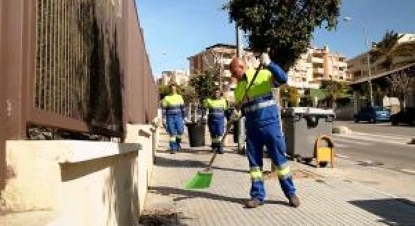 Limasa promueve un plan de limpieza para refuerzo del baldeo y fregado de aceras