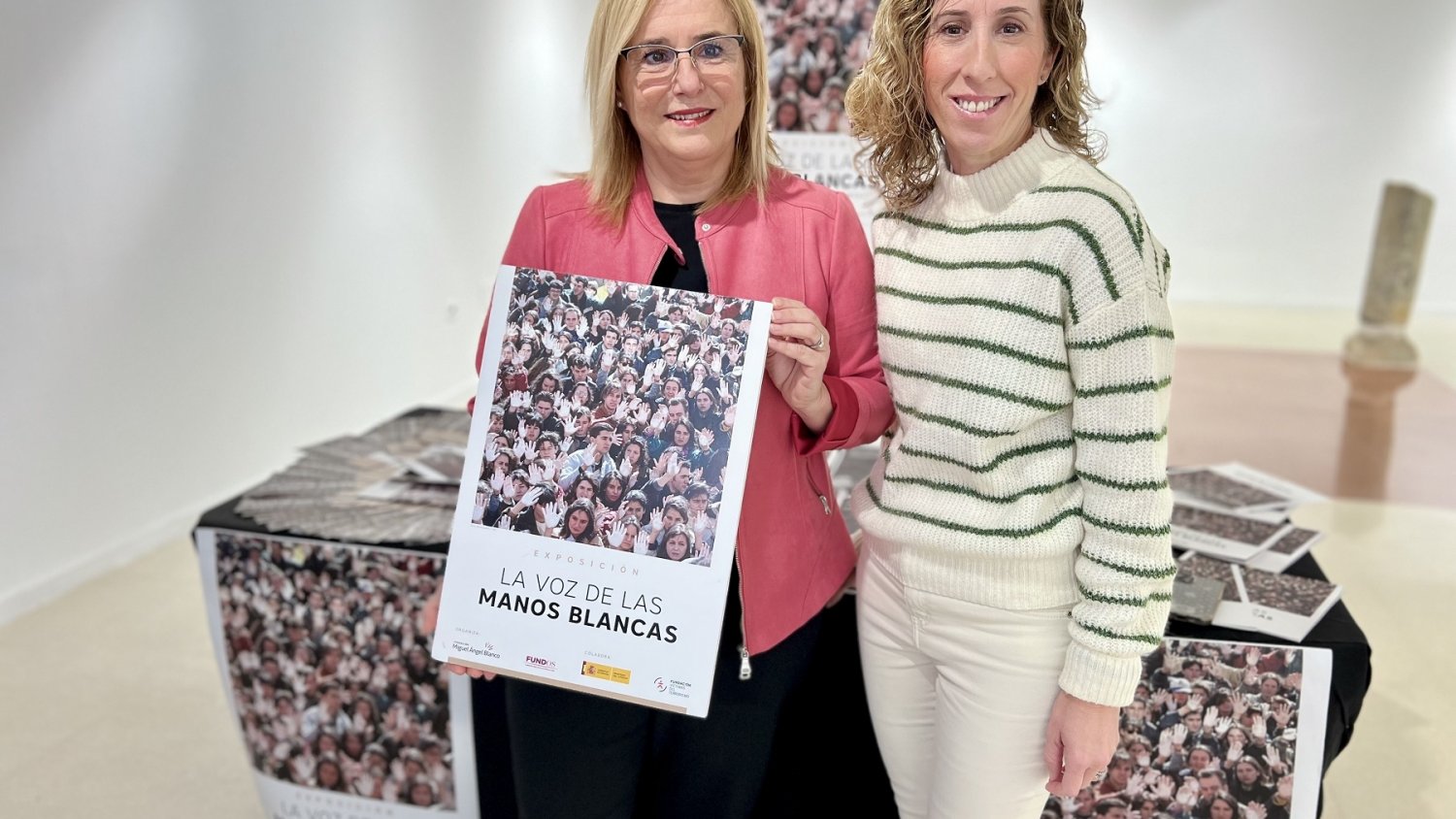 Fuengirola honrará la memoria de las víctimas del terrorismo con la exposición ‘Las voces de las manos blancas’
